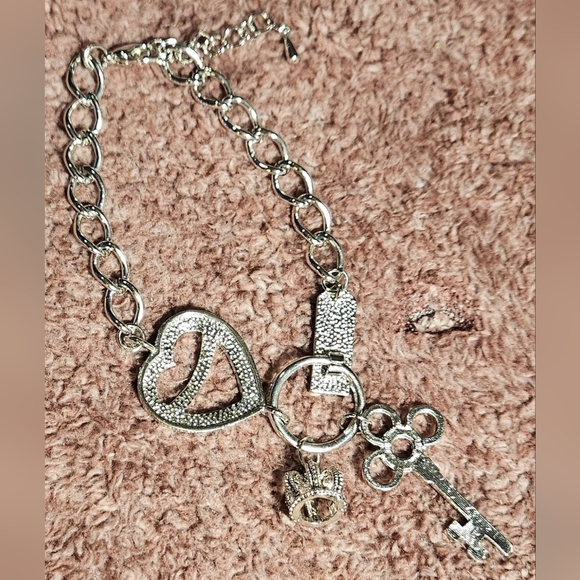 Juicy Couture Limited Edition Dream Catcher Charm Bracelet Key Crown Heart Clasp - Picture 7 of 12